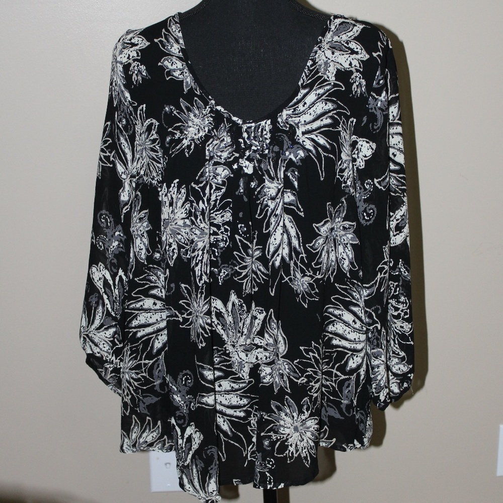 Signature by Avenue Black and White Floral Blouse
